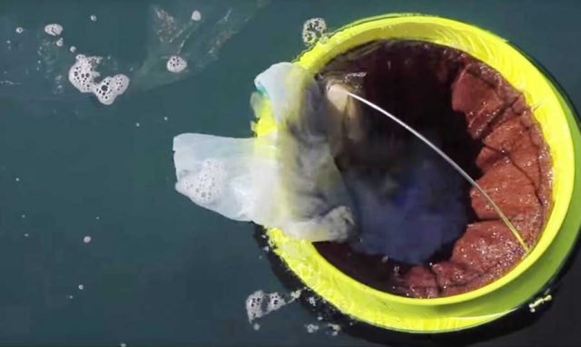 floating-trash-cans-suck-up-ocean-garbage-11