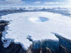 Антарктичкиот мраз открива голема загуба на вода од скриено езеро