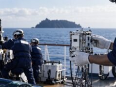 Сеизмометар на палуба на истражувачки брод пред мерења во морето.
