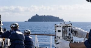 Сеизмометар на палуба на истражувачки брод пред мерења во морето.